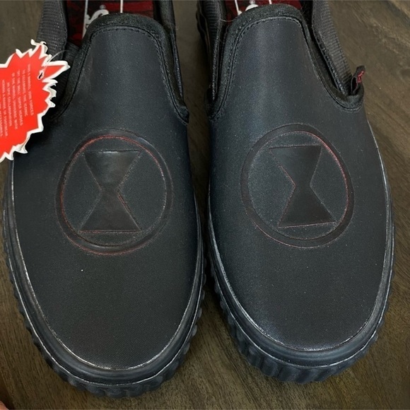 Vans Marvel Black Widow Classic Slip On Shoe Size 5.5 Women - Picture 10 of 13